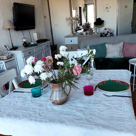 Chambre Chez L'Habitante Avec Salle De Bain Et Cuisine Communes - Presence D'Un Chat Bordeaux Buitenkant foto